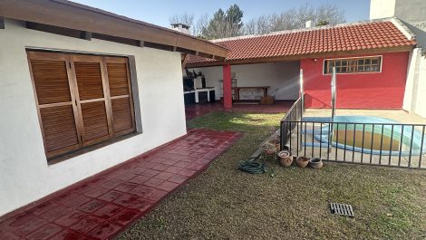 Alquilo – 3 Dormitorios – Bº Los Olmos